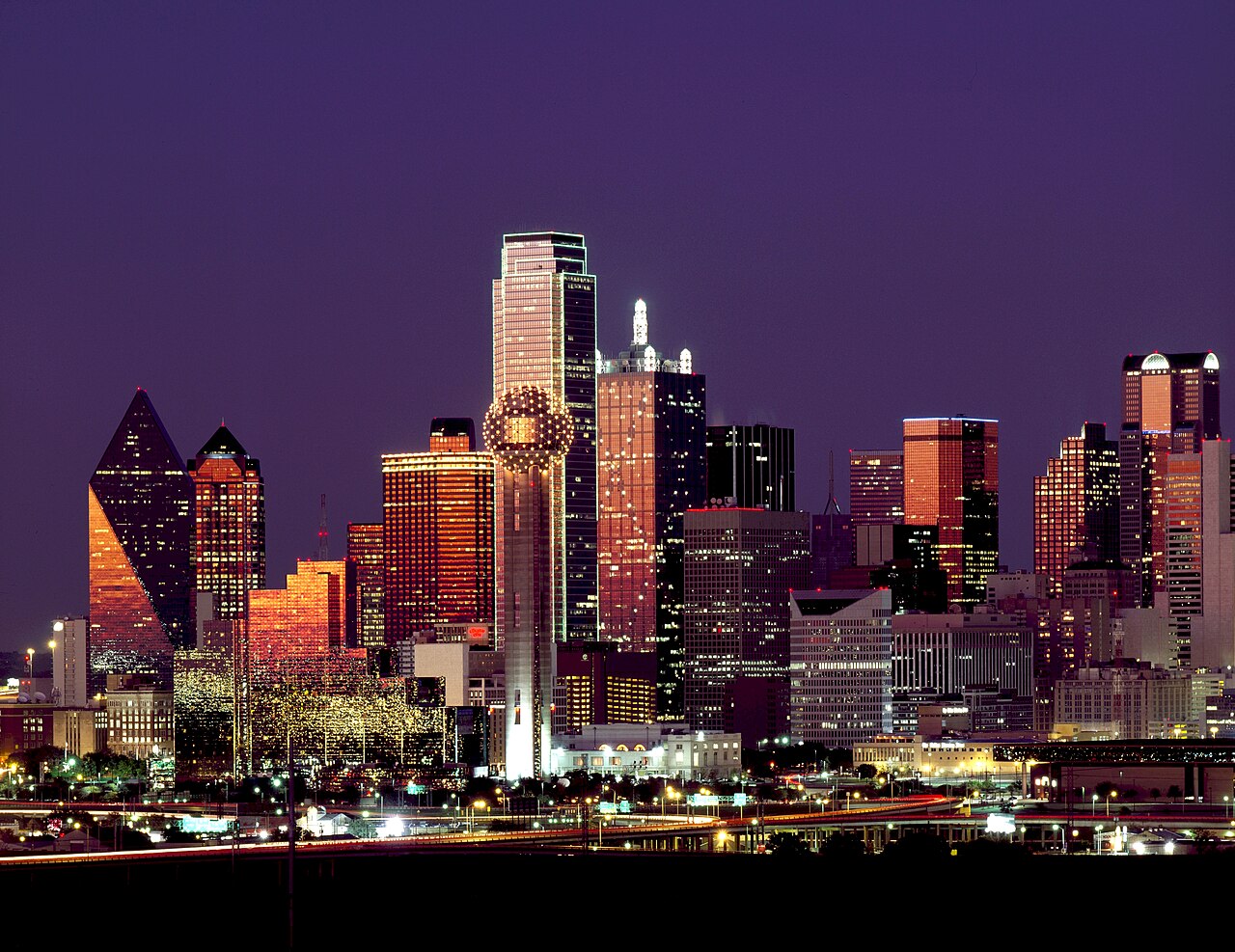 Dallas skyline and Reunion Tower illuminated at night