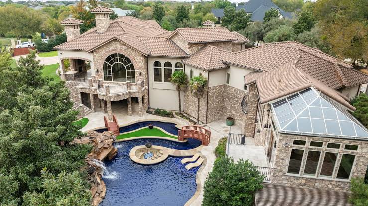 Zillow Takes a Hit in Listing War With Compass and MRED
