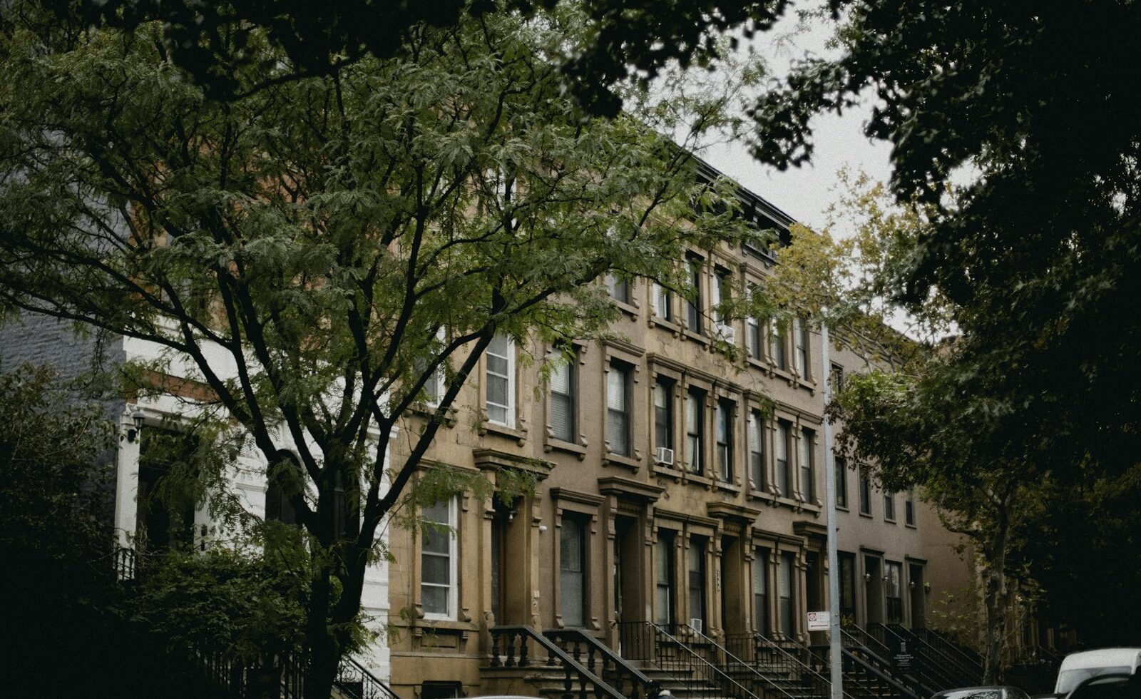 New York Listings Just Hit a Four-Year High. Buyers Are Signing Fewer Contracts Anyway.