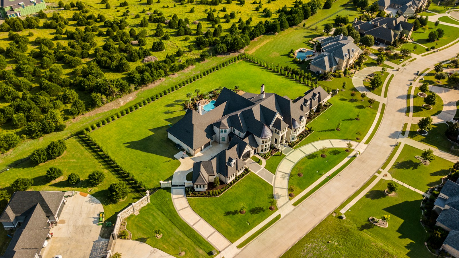 What $2.44 Million Bought in Sioux Falls: Six Bedrooms, an Acre and a Six Vehicle Garage